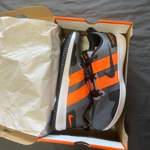 NIKE VARSITY COMPETE TR 2